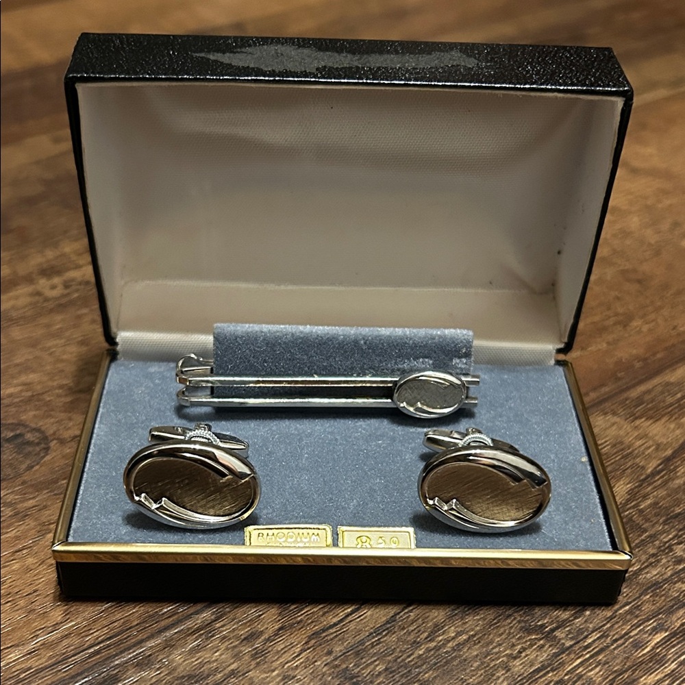 Cufflinks with Tie Clip